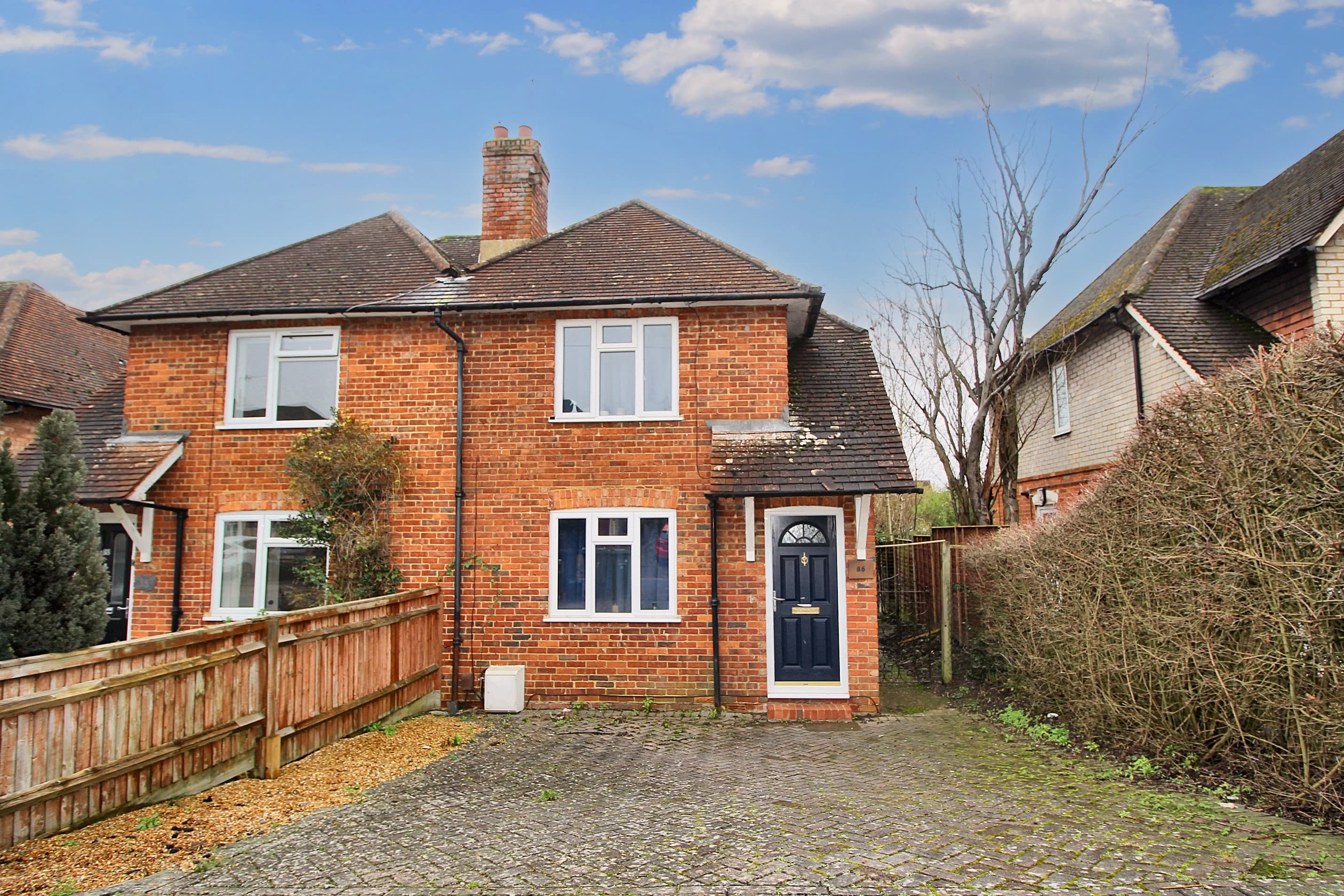 Raymond Crescent, Guildford, Guildford, GU2 7SZ