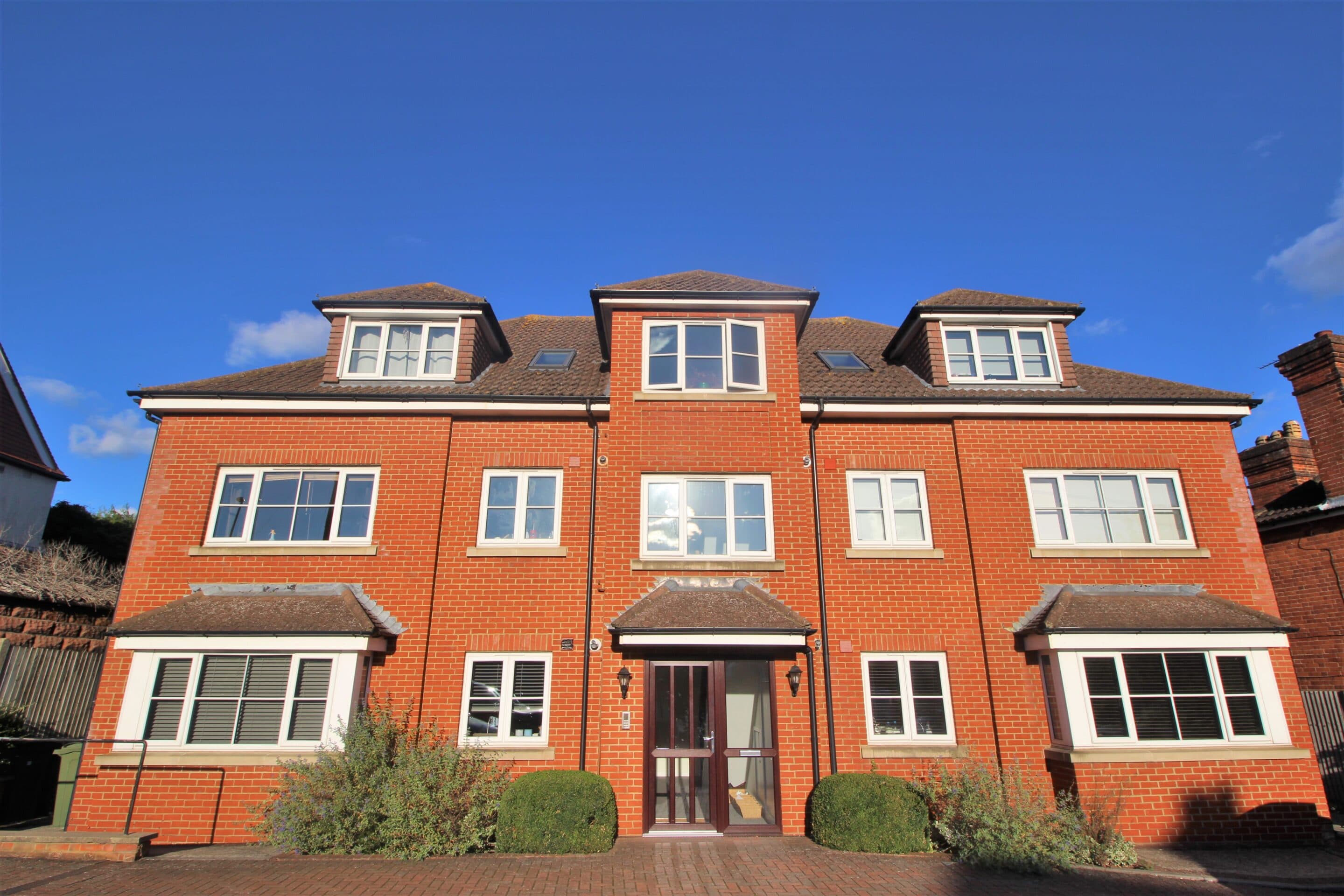 Flat 2, Worplesdon Court, Guildford, 160 Worplesdon Road, GU2 9RX
