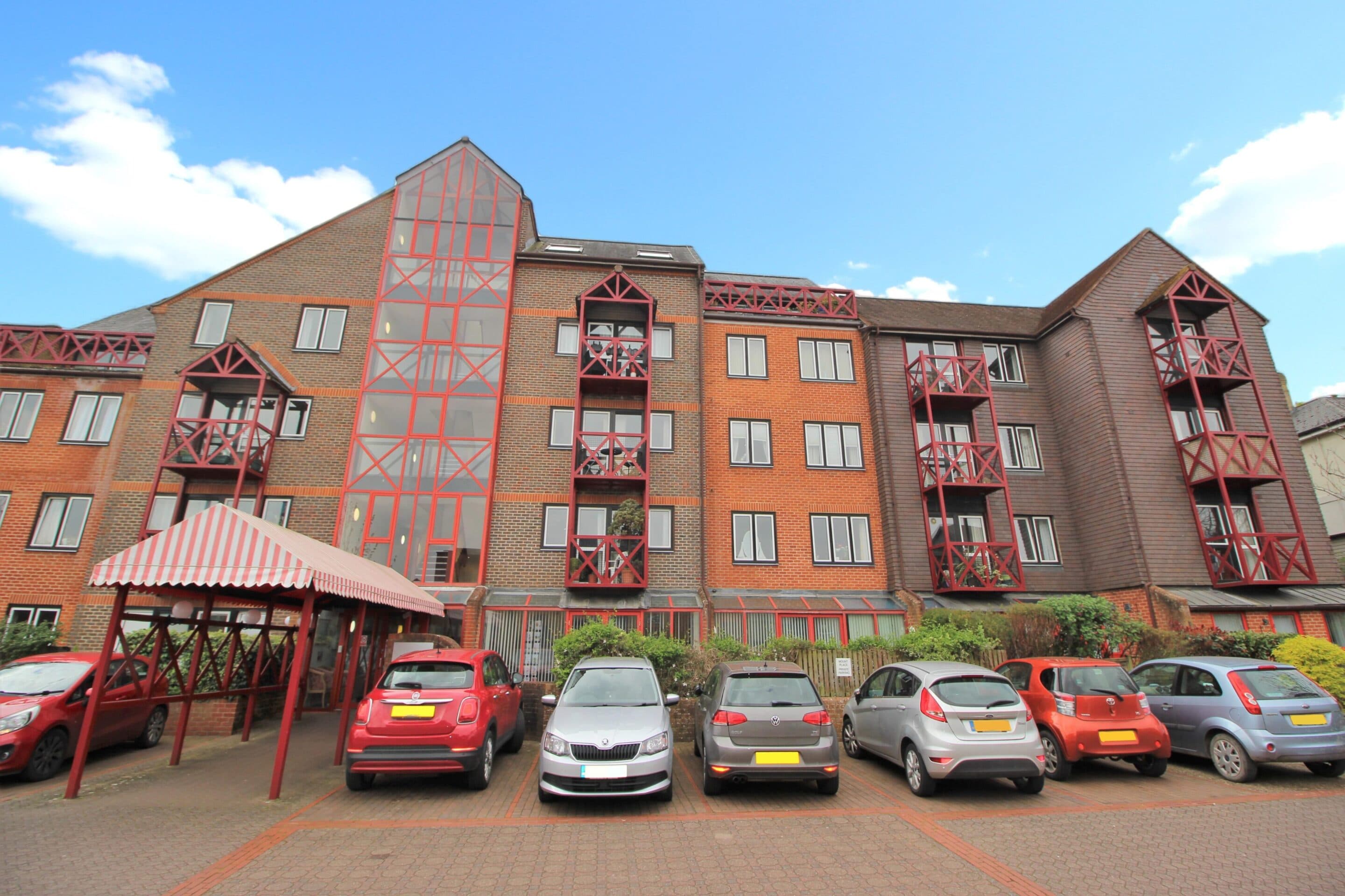 Flat 9, Mount Place The Mount, Guildford, Guildford, GU2 4HU
