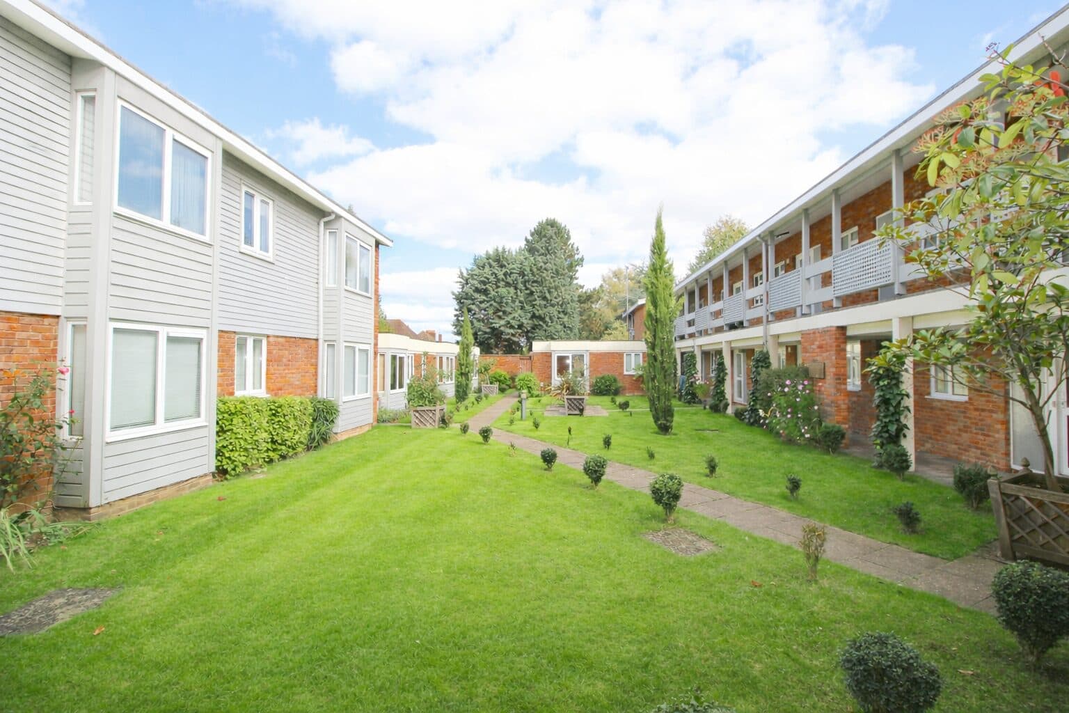 Mathon Court Cross Lanes, Guildford, Guildford, GU1 1TD